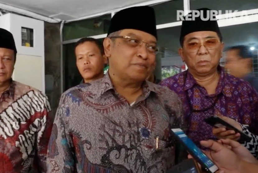 Ketua Umum Pengurus Besar Nahdlatul Ulama (PBNU) KH Said Aqil Siraj (kedua kanan).