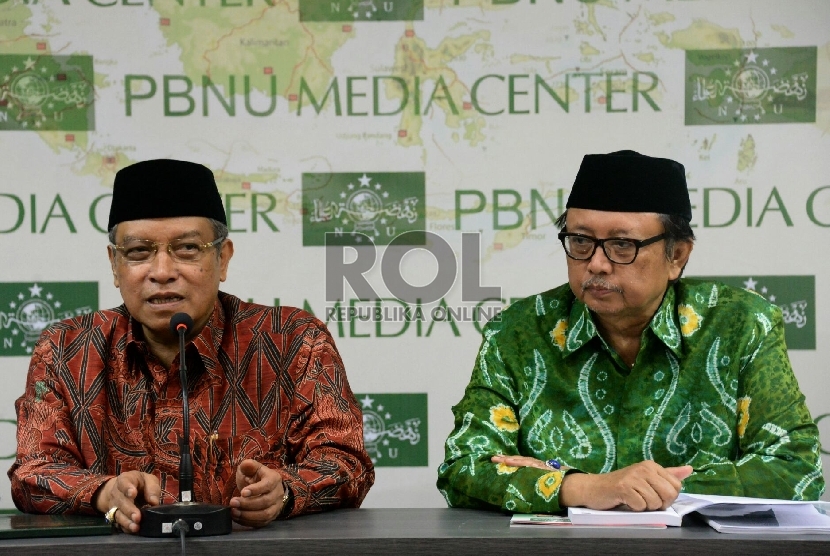 Ketua Umum Pengurus Besar Nahdlatul Ulama (PBNU) Said Aqil Siradj didampingi Ketua Steering Committee Panitia Muktamar NU ke-33 Slamet Effendy Yusuf memberikan keterangan terkait laporan akhir persiapan pelaksanaan Muktamar NU di Kantor PBNU,Jakarta, Jumat