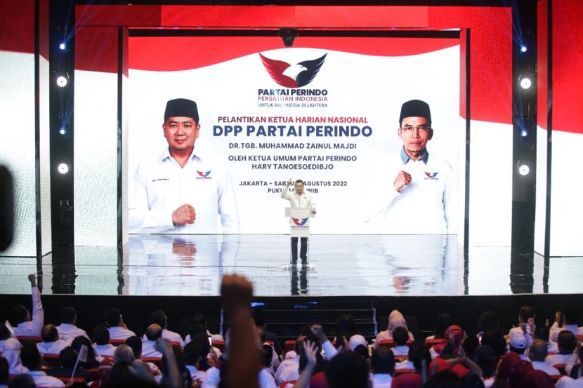 Ketua Umum Perindo, Hary Tanoesudibyo memberikan pidatonya di depan kader Perindo. Ketum Perindo Hary Tanoe sebut hasil survei jadi aksi nyata terhadap generasi muda.