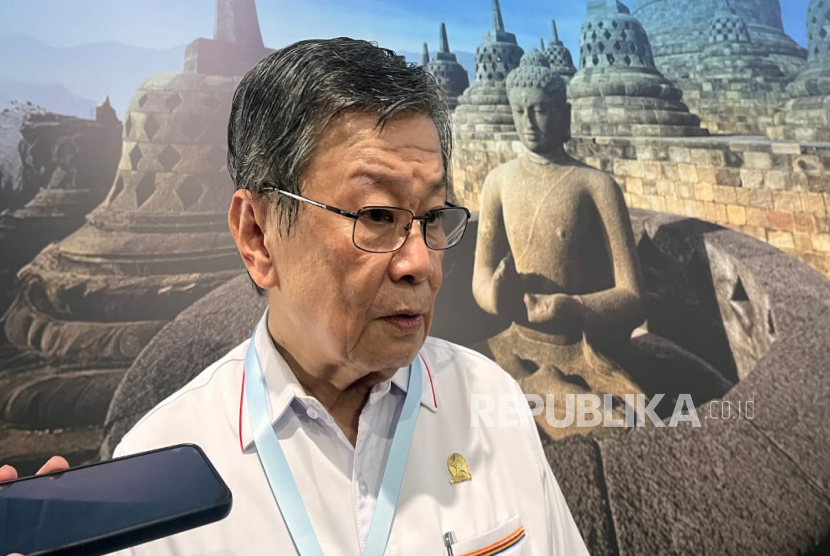 Ketua Umum Persatuan Umat Buddha Indonesia (Permabudhi), Prof Philip Wijaya saat ditemui di Kompleks Candi Borobudur, Kabupaten Magelang, Jawa Tengah, Kamis (29/5/2025).
