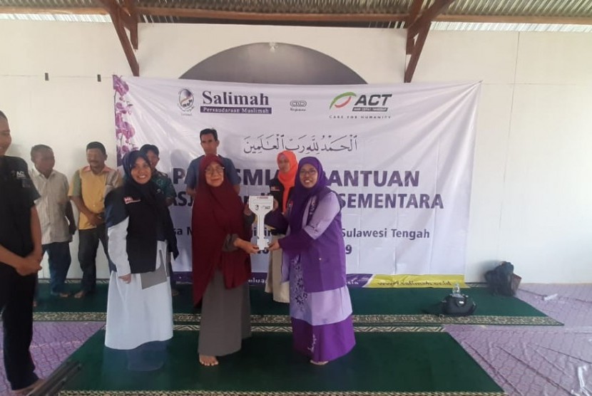 Ketua Umum Persaudaraan Muslimah (Salimah), Siti Faizah meresmikan masjid dan hunian sementara yang terletak di Desa Mpanau, Sigi, Sulawesi Tengah pada 17 November 2019. 