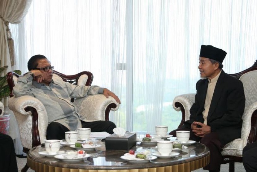Ketua Umum Persis Maman Abdurrahnman bertemu dengan Wakil Ketua MPR Oesman Sapta