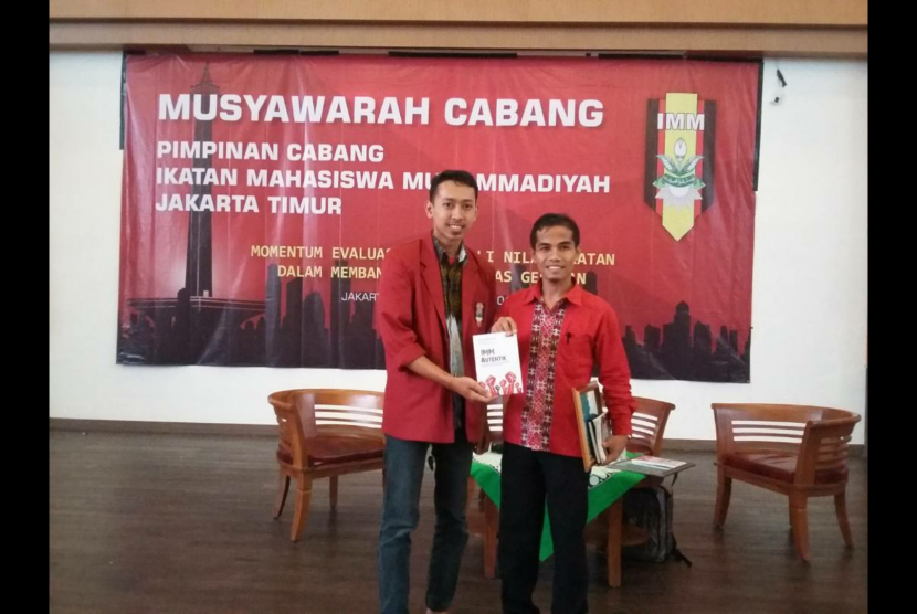  Ketua Umum Pimpinan Cabang IMM Jakarta Timur Sholeh Ahmad Sholeh (kiri) dan Sekretaris PP Pemuda Muhammadiyah Pedri Kasman (kanan).