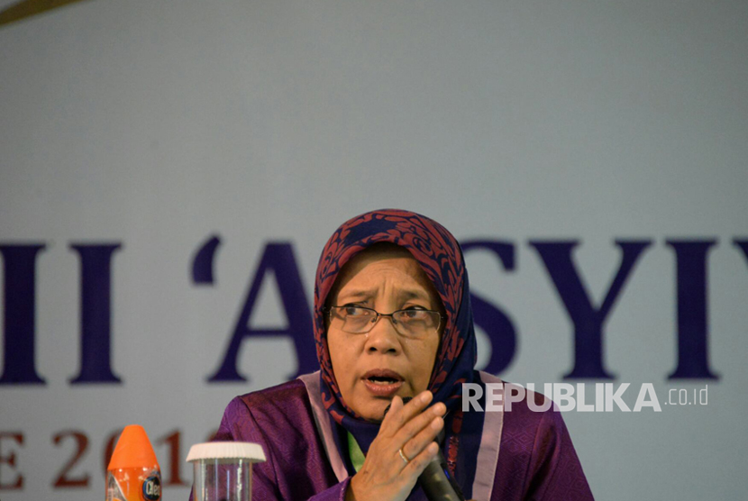  Ketua Umum Pimpinan Pusat Aisyiyah, Siti Noordjannah Djohantini, menyatakan semestinya semua pihak fokus pandemi Covid-19 