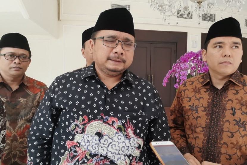 Ketua Umum Pimpinan Pusat Gerakan Pemuda Ansor Yaqut Cholil Qoumas saat ditemui wartawan di Kantor Wakil Presiden, Jakarta, Rabu (4/12). Gus Yaqut menyarankan Wapres Maruf fokus ke ekonomi syariah dibanding radikalisme. 