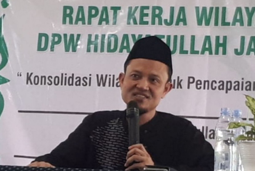 Ketua Umum Pimpinan Pusat Hidayatullah, Ustaz Dr Nashirul Haq Lc, MA mengisi materi di acara Rakerwil Hidayatullah Jawa Timur,  Rabu (29/1).
