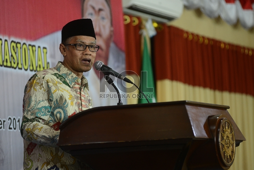 Ketua Umum Pimpinan Pusat Muhammadiyah Haedar Nashir memberikan sambutan saat acara Tasyakur dalam rangka Hari Pahlawan yang diadakan di Pimpinan Pusat Muhammadiyah, Jakarta, Selasa (10/11). 