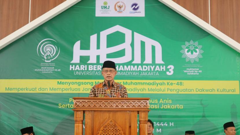 Ketua Umum Pimpinan Pusat Muhammadiyah Prof. Dr. KH. Haedar Nashir, M.Si. ketika hadir pada Hari Bermuhammadiyah 3 dan meresmikan Masjid KH. M. Yunus Anis di Gedung Cendekia Center UMJ, Sabtu (15/10/2022). 