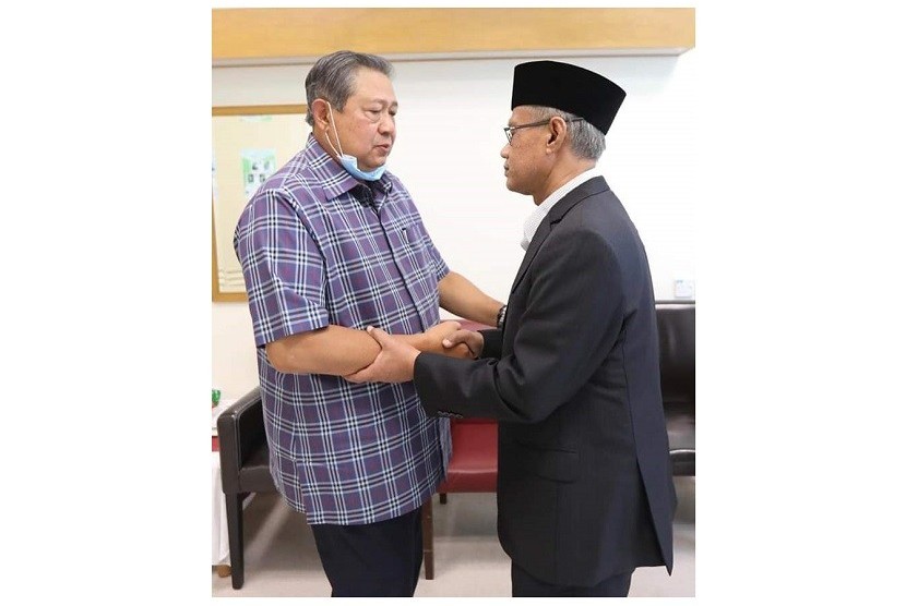 Ketua Umum Pimpinan Pusat (PP) Muhammadiyah, Haedar Nashir, menjenguk Ani Yudhoyono di National University Hospital (NUH) Singapura pada Jumat (1/3).