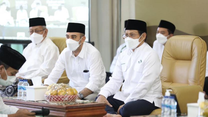Ketua Umum PKB Abdul Muhaimin Iskandar atau Gus AMI (depan kanan) dalam acara Sholawat untuk Keselamatan Dunia di DPP PKB, Jakarta, Rabu (26/5).