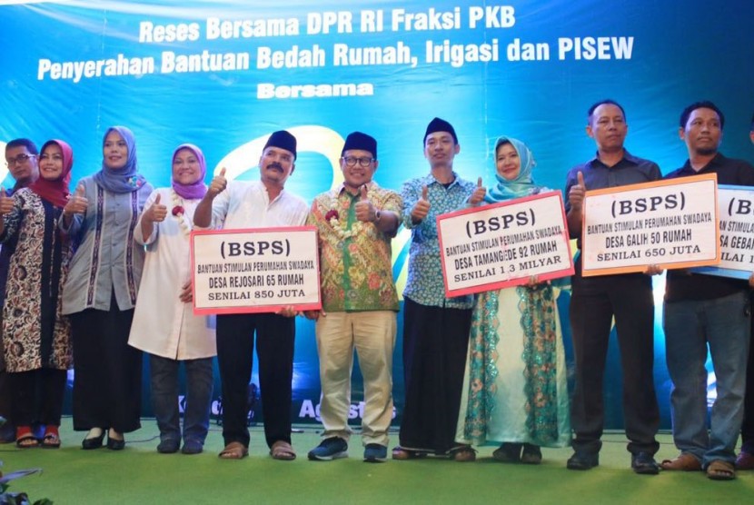 Ketua Umum PKB, Muhaimin Iskandar bersama Kader PKB di Kendal, Jateng.