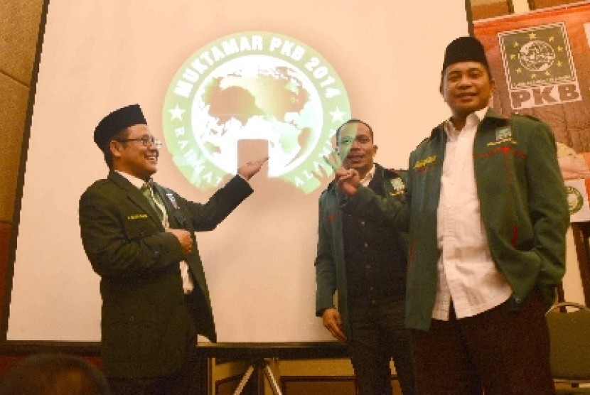 Ketua Umum PKB, Muhaimin Iskandar menyaksikan logo muktamar PKB di Jakarta, Ahad (20/7).