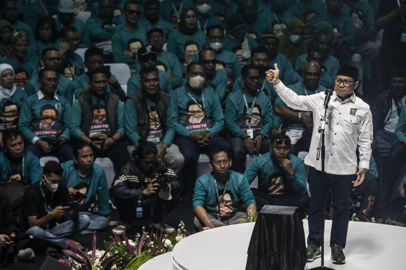 Ketua Umum PKB Muhaimin Iskandar menyampaikan pidato pada acara PKB Road To Election 2024 di Tennis Indoor Senayan, Jakarta, Ahad (30/10/2022). Acara itu dihadiri oleh para kader Partai Kebangkitan Bangsa (PKB) dari seluruh wilayah di Indonesia. 