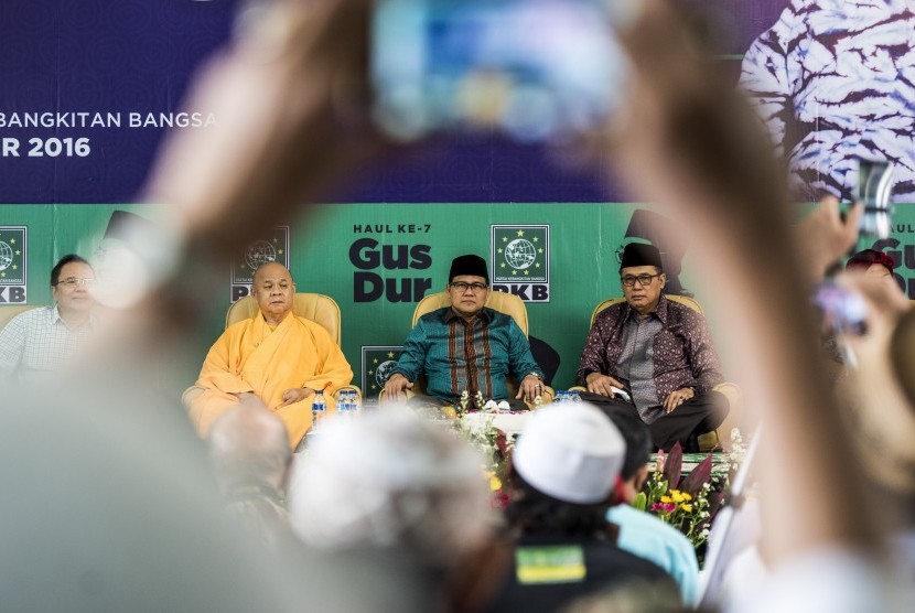 Ketua Umum PKB Muhaimin Iskandar (tengah).