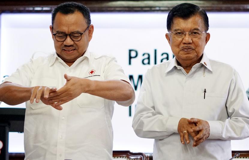 Ketua Umum PMI Jusuf Kalla bersama Sekjen PMI Sudirman Said 