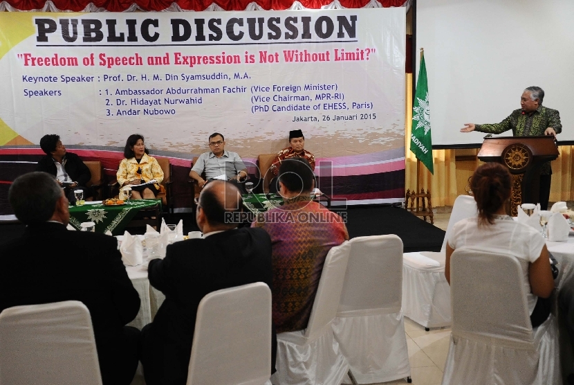 Ketua Umum PP Muhammadiyah Din Syamsuddin berbicara saat diskusi publik di PP Muhammadiyah, Jakarta, Senin (26/1). 