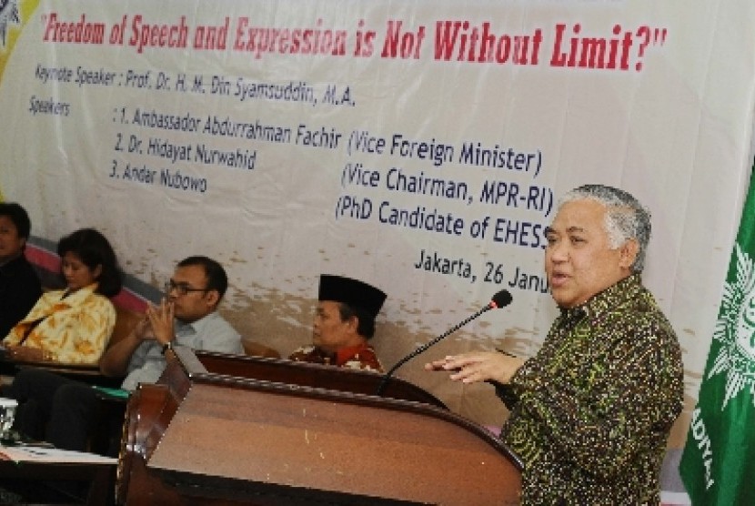 Ketua Umum PP Muhammadiyah Din Syamsuddin berbicara saat diskusi publik di PP Muhammadiyah, Jakarta, Senin (26/1).