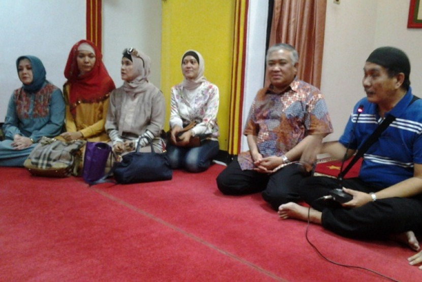 Cara Mualaf Etnis China Menjaga Silaturahim dengan Keluarga. Foto ilustrasi: Ketua Umum PP Muhammadiyah, Din Syamsuddin bersama Pimpinan Masjid Lautze, Ali Karim Oey.