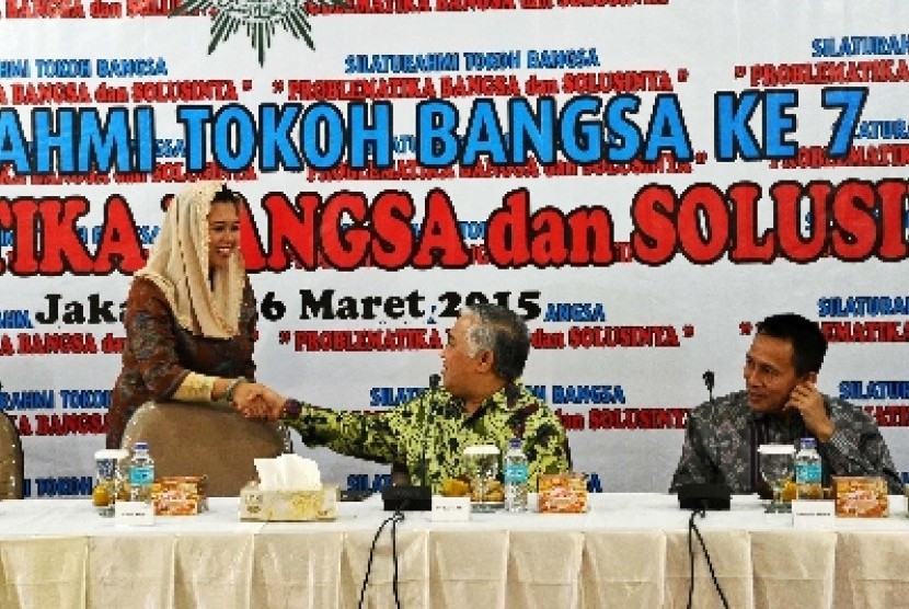 Ketua Umum PP Muhammadiyah Din Syamsuddin (tengah).