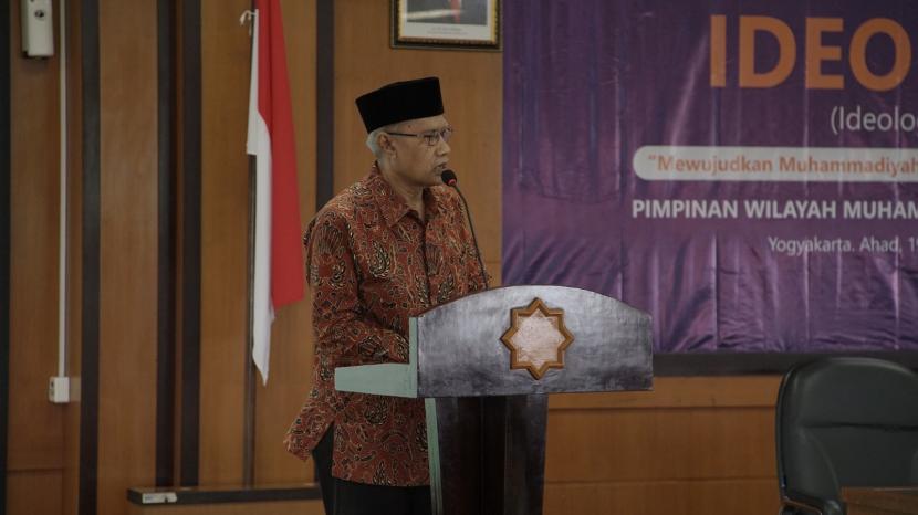 Ketua Umum PP Muhammadiyah Prof Haedar Nashir memberikan sambutan pada acara Ideopolitor PWM DIY.