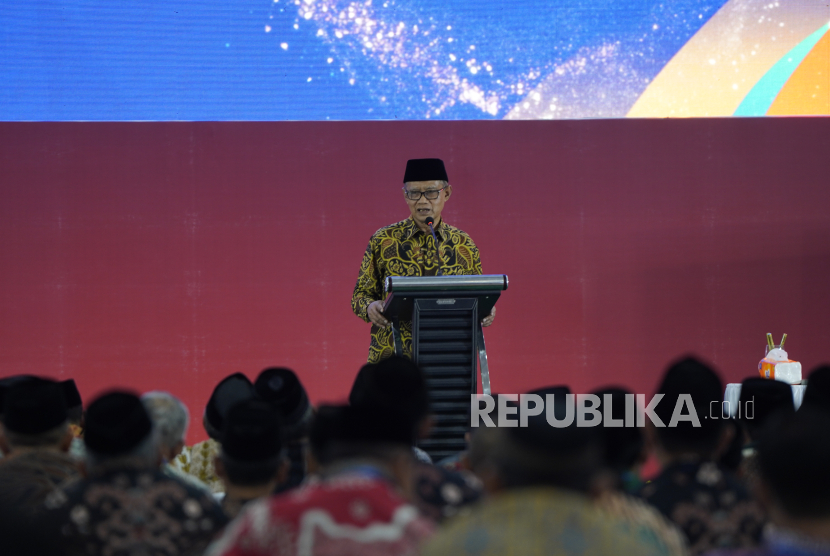 Ketua Umum PP Muhammadiyah Prof Haedar Nashir menyampaikan pidato dalam penutupan Sidang Tanwir 2024 di auditorium kampus Universitas Muhammadiyah Kupang, Kupang, Nusa Tenggara Timur, Jumat (6/12/2024).