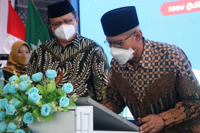 Ketua Umum PP Muhammadiyah Prof Haedar Nashir saat meresmikan kantor Majelis Diktilitbang PP Muhammadiyah di Bantul, DIY.