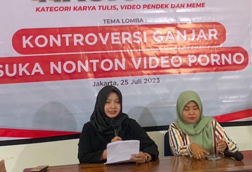 Ketua Umum PP Wanita Perisai, Megawaty menggelar jumpa pers terkait sayembara pendapat tentang kontroversi Ganjar suka nonton pornografi.