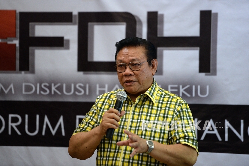  Ketua Umum PPK Kosgoro Agung Laksono memberikan sambutan saat pembukaan Forum Diskusi Hanglekiu di Jakarta, Senin (6/3). 