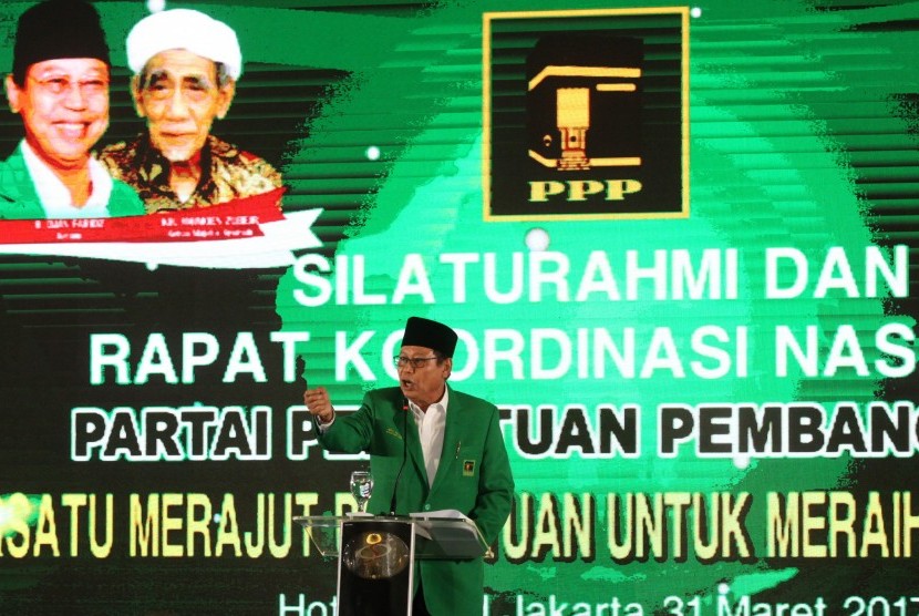 Ketua Umum PPP Djan Faridz menyampaikan pidato politiknya saat membuka Rapat Koordinasi Nasional PPP di Jakarta, Jumat (31/3). 