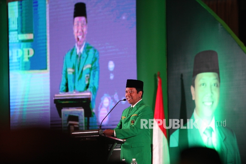 Ketua Umum PPP M Romahurmuziy menyampaikan pidato arahannya pada pembukaan Musyawarah Kerja Nasional (Mukernas) II & Bimtek Anggota DPRD PPP di Jakarta, Rabu (19/7). 