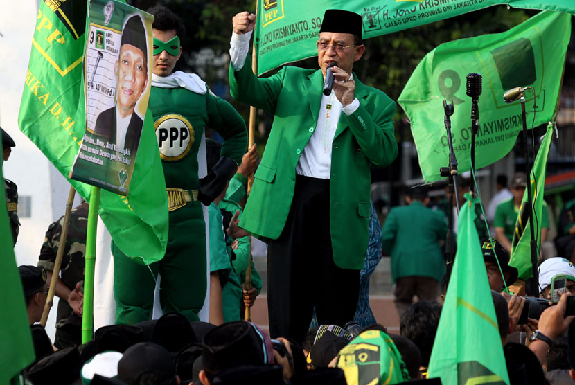 Chairman of PPP, Suryadharma Ali delivers his speech during the party's campaign in March. (File photo)