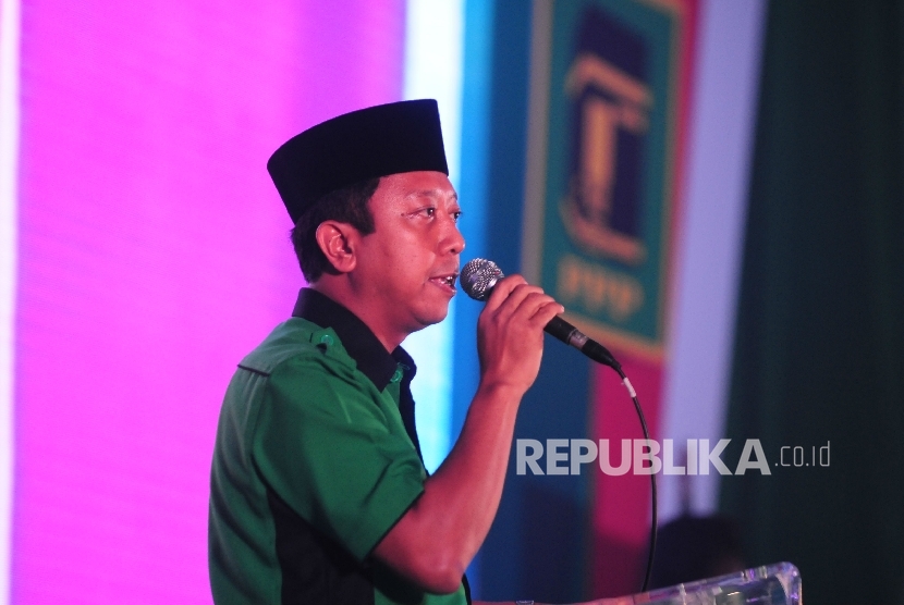 Ketua umum PPP terpilih Romahurmuziy (Romy) memberikan sambutannya saat terpilih ketua dalam Muktamar PPP VIII di Asrama Haji, Pondok Gede, Jakarta Timur, Sabtu (9/4). 