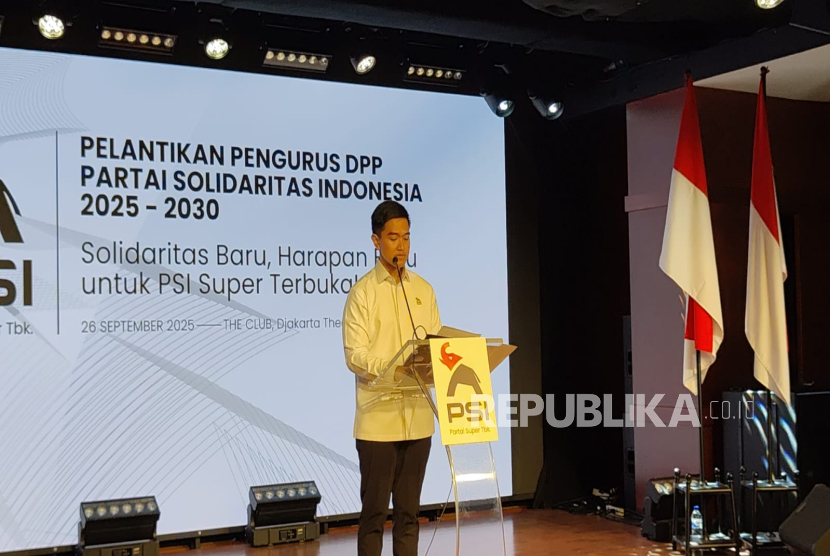 Ketua Umum PSI Kaesang Pangarep menyampaikan sambutan pelantikan pengurus baru DPP PSI periode 2025–2030 di Jakarta, Jumat (26/9/2025).
