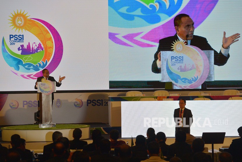 PSSI Chairman Edy Rahmayadi (left) delivers his speech at the opening of PSSI Congress 2019 in Nusa Dua, Bali, Sunday (Jan 20).