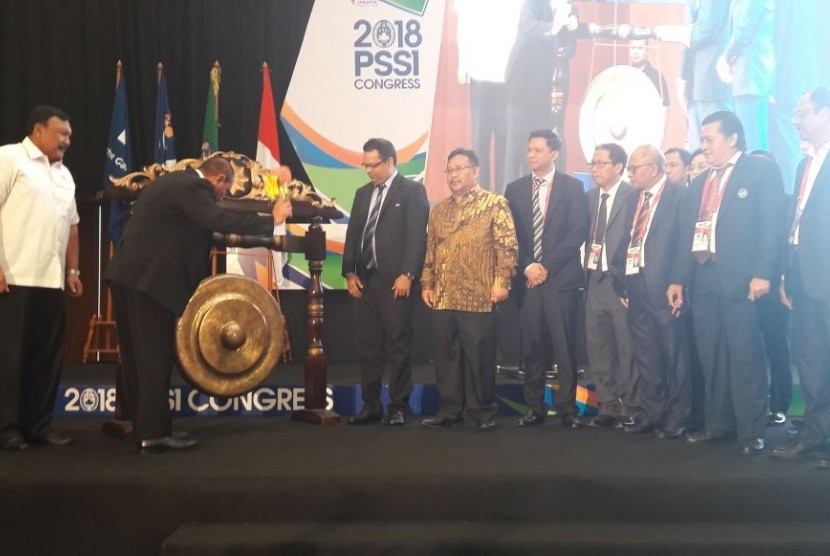 Ketua Umum PSSI Edy Rahmayadi Membuka Kongres Luar Biasa dan Kongres Biasa 2018 di Tangerang Selatan, Banten, Sabtu (13/1).