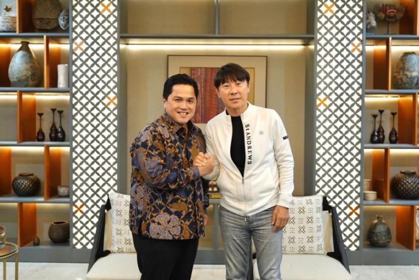 Ketua Umum PSSI, Erick Thohir, bertemu pelatih Timnas Indonesia, Shin Tae Yong.Ketua Komisi X DPR berharap PSSI tak lagi lakukan langkah instan untuk prestasi 