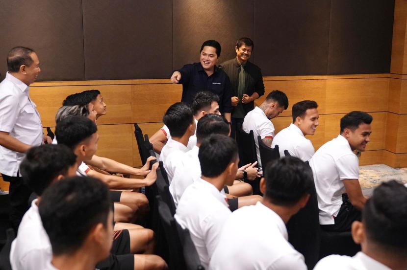 Ketua Umum PSSI Erick Thohir bertemu pemain timnas Indonesia sebelum laga kontra Turkmenistan.,