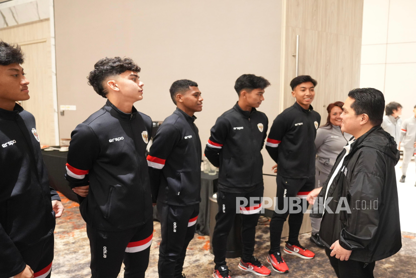 PSSI General Chairman Erick Thohir took the U-17 team off to Dubai, United Arab Emirates for training for next month's U-17 Asian Cup.