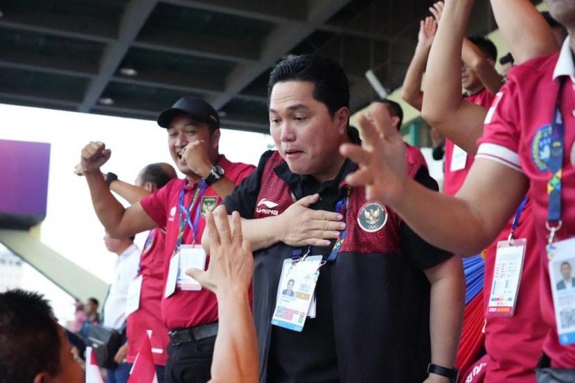 Ketua Umum PSSI Erick Thohir menyaksikan secara langsung pertandingan babak semifinal timnas Indonesia U-22 melawan Vietnam di National Olympic Stadium Phnom Penh, Kamboja, Sabtu (13/5/2023). Pada pertandingan itu, timnas Indonesia berhasil menundukkan Vietnam dengan skor 3-2. 