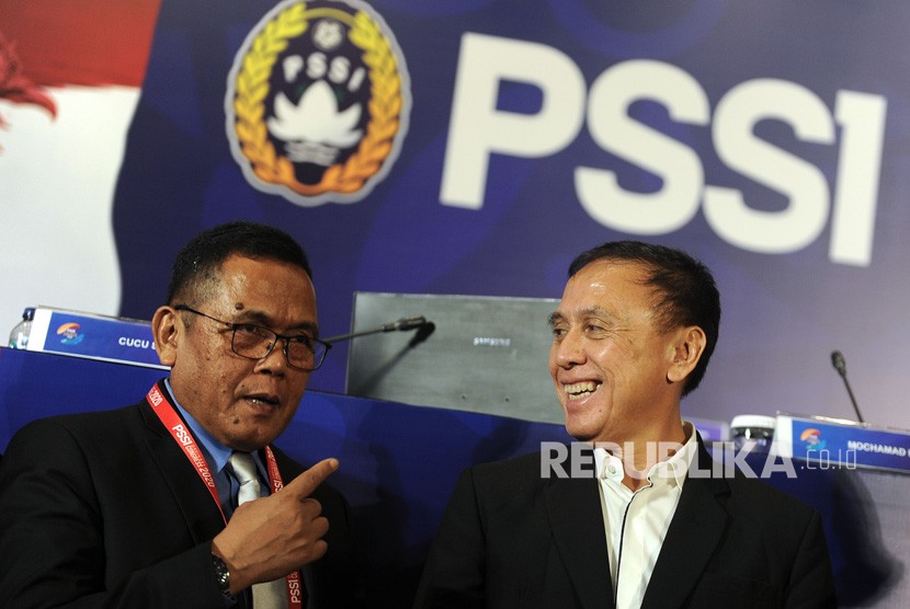 Ketua Umum PSSI Mochamad Iriawan (kanan) dan Wakil Ketua Umum PSSI Cucu Somantri.