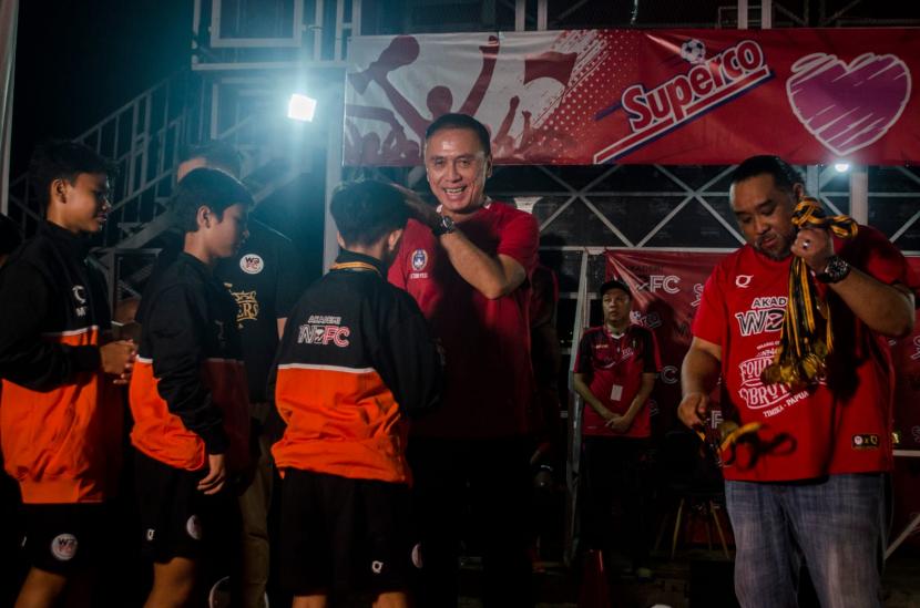Ketua Umum PSSI, Mochamad Iriawan, menghadiri acara WBFC Loves Superco yang digelar di Bandung, Sabtu (13/8).