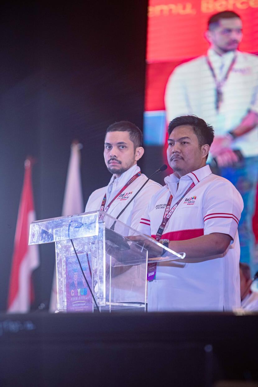 Ketua Umum Rakyat Pro-Gibran MilenialZ (RPGM) Maulidan Isbar (kanan)