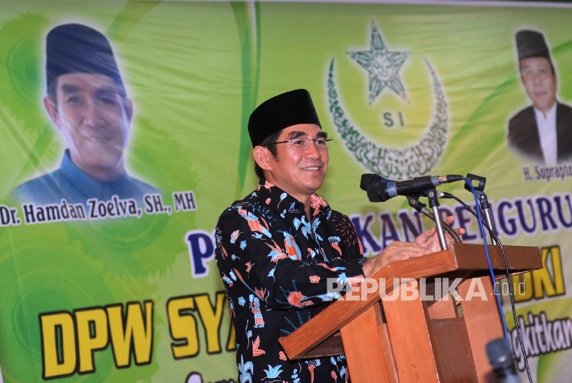 Ketua Umum Syarikat Islam (SI) Hamdan Zoelva memberi sambutan dalam pelantikan pengurus DPW Syarikat Islam DKI Jakarta, Jumat (12/5). 