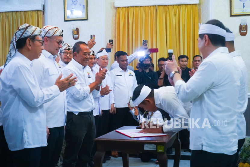 Ketua Umum terpilih, Almer Faiq Rusydi, resmi dilantik di Gedung Negara Cirebon, Kamis (27/11/2025).