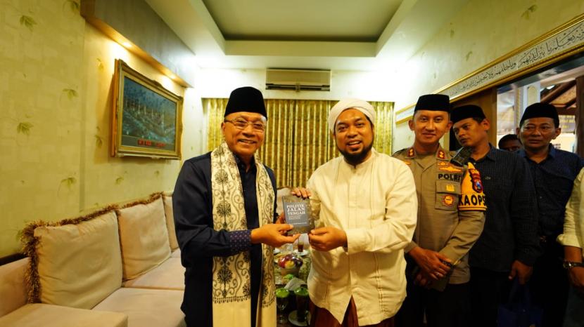 Ketum DPP PAN Zulkifli Hasan melakukan safari Politik Jawa Tengah di wilayah Tapal Kuda Jawa Timur.