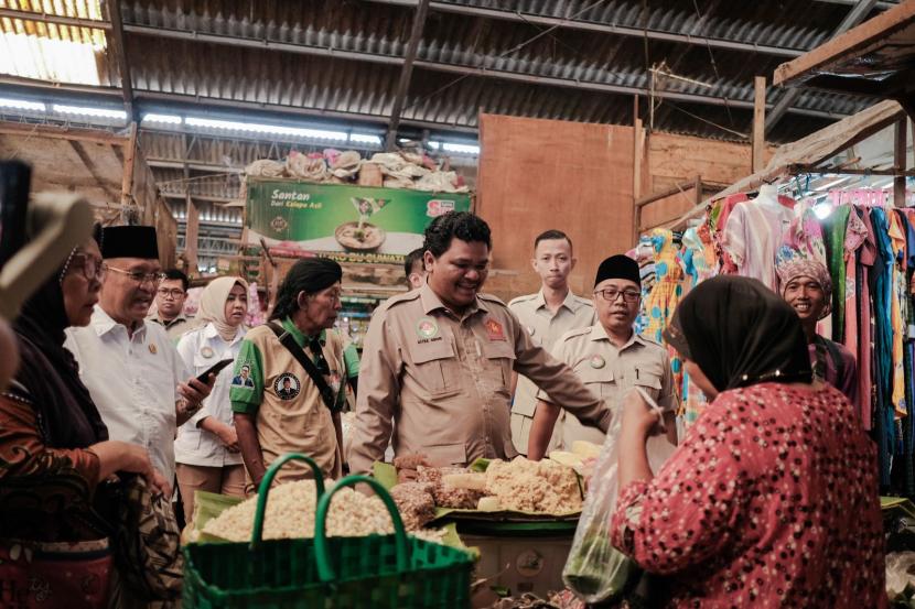 Ketum DPP Papera Don Muzakir bersama pedagang di Kabupaten Grobogan, Jawa Tengah, Kamis (24/8/2023).