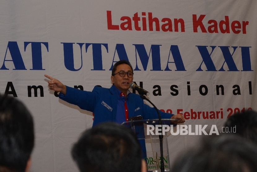 Ketua Umum PAN Zulkifli Hasan membuka Latihan Kader Amanat Utama ke-21 di Sentul Bogor, Jawa Barat. Jumat (26/2).(Republika/Musiron) 