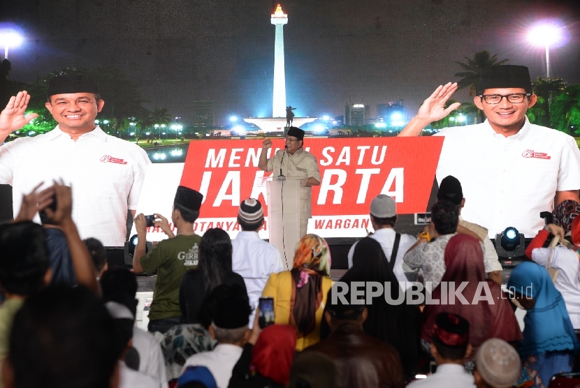 Ketum Partai Gerindra Prabowo Subianto memberikan pidato politik usai Pasangan Anies Baswedan - Sandiaga Uno menjadi Gubernur-Wakil Gubernur terpilih DKI Jakarta pada penetapan calon terpilih Pilkada DKI Jakarta oleh KPUD di Museum Bank Indonesia, Jakarta, Jumat (5/5).