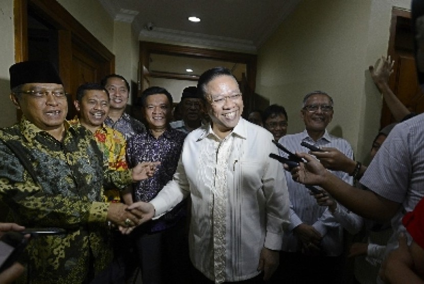 Ketum Partai Golkar versi Munas Jakarta Agung Laksono (tengah).