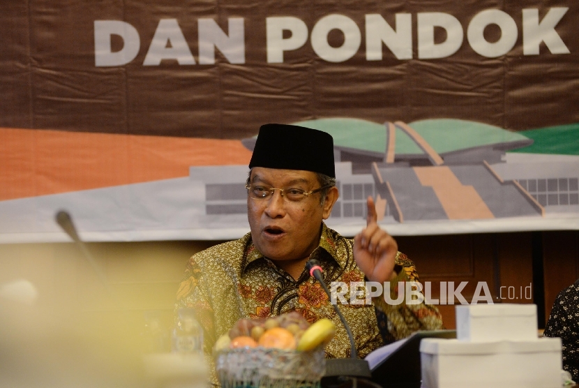 Ketum PBNU KH Said Aqil Siroj menggelar konferensi pers saat peluncuran RUU Pendidikan Madrasah dan Pondok Pesantren di Gedung PBNU, Jakarta, Senin (10/10).